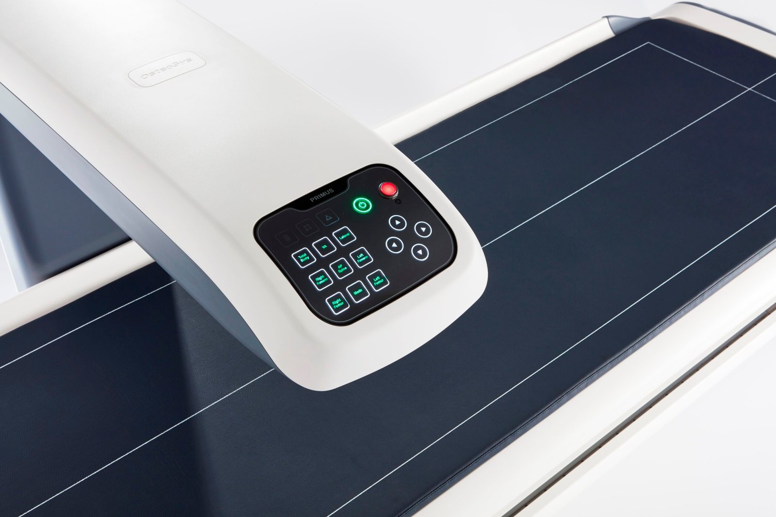 Ovládací panel DXA skeneru pro měření hustoty kostí, kostní denzitometr, diagnostika osteoporózy, inovativní technologie DXA